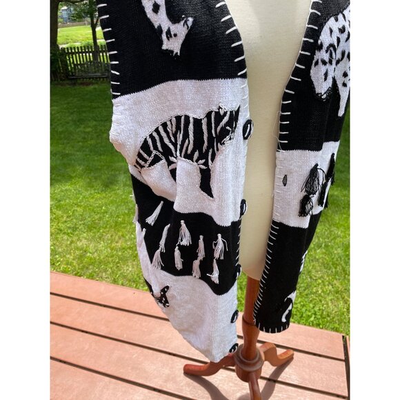 Victoria Woman 2X Black & White Animal Print Knit Vest With Embroidered Details - Picture 9 of 10